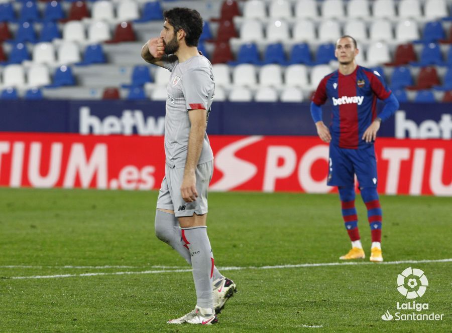  Raúl García celebra su gol ante el Levante en Orriols.