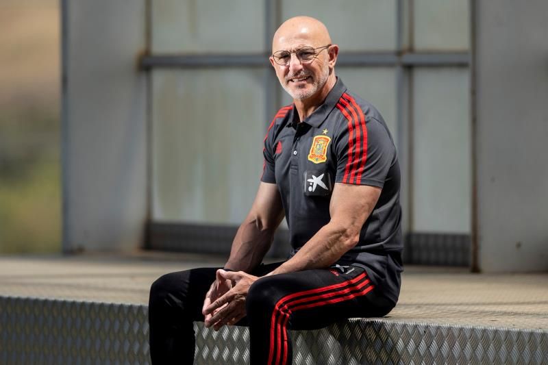 Luis de la Fuente, durante una entrevista, ve a Unai Simón en los JJ OO.