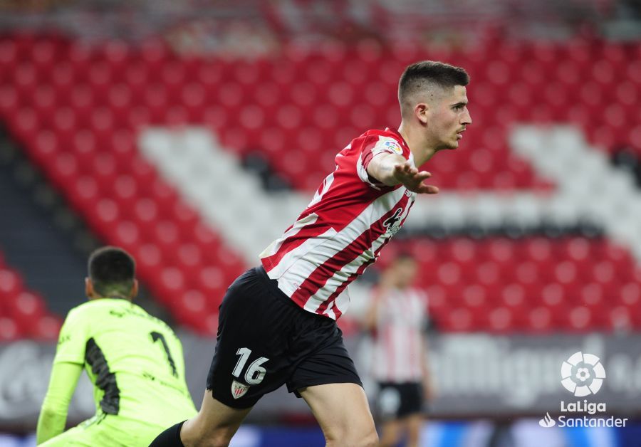 Oihan Sancet celebra su gol ante el CA Osasuna en San Mamés.