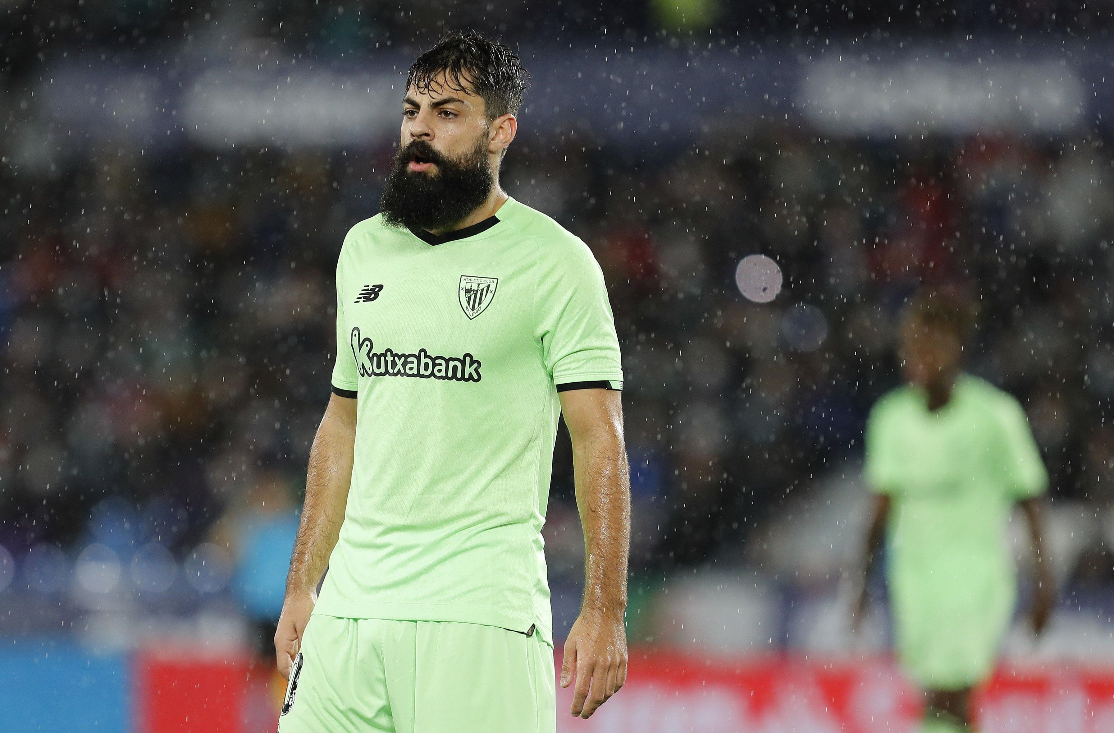  Asier Villalibre, antes de lesionarse frente el Levante en Orriols.