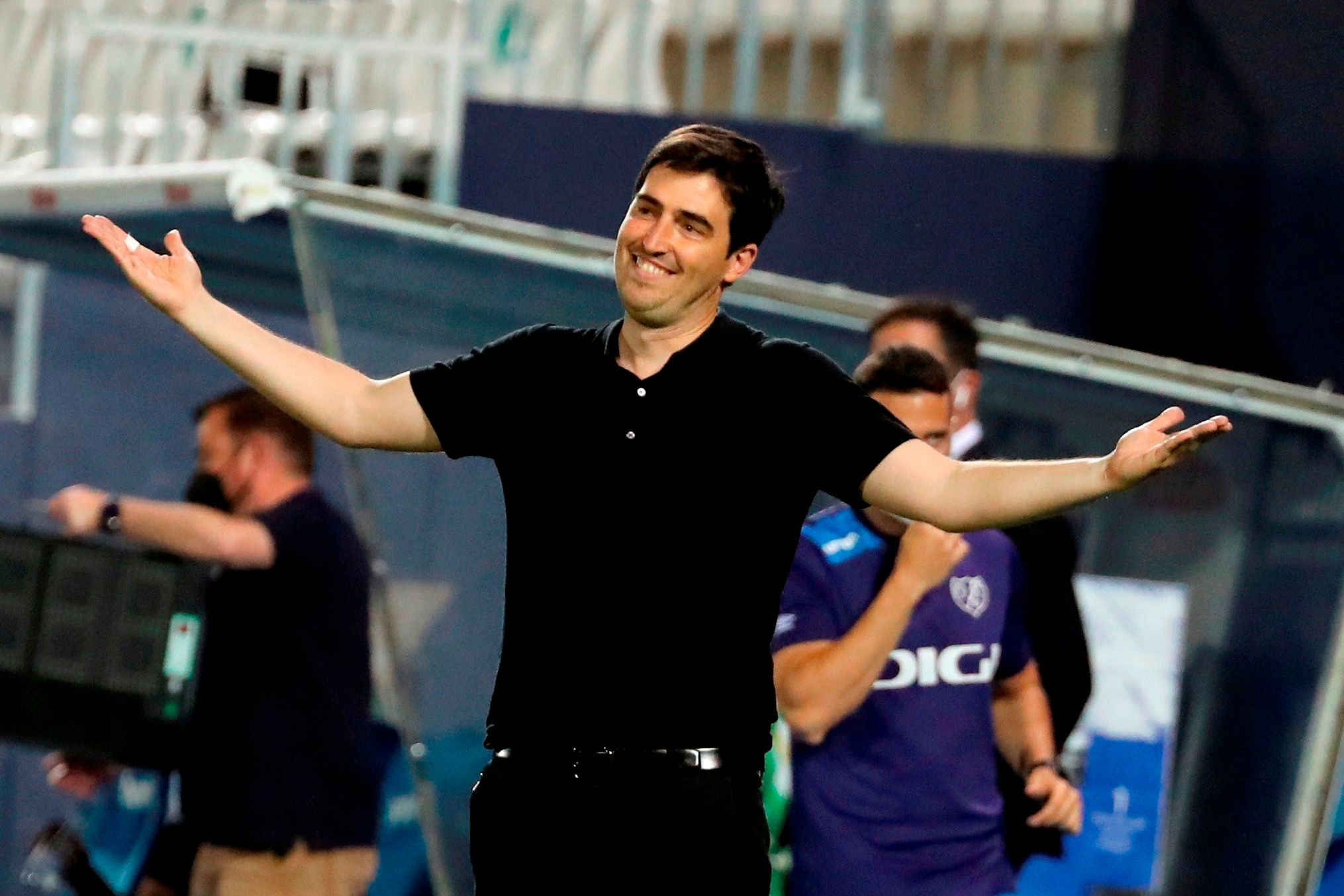 Andoni Iraola protesta una jugada en su actual etapa en el Rayo Vallecano.