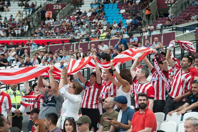  El Athletic Club estuvo buen acompañado en el London Stadium.