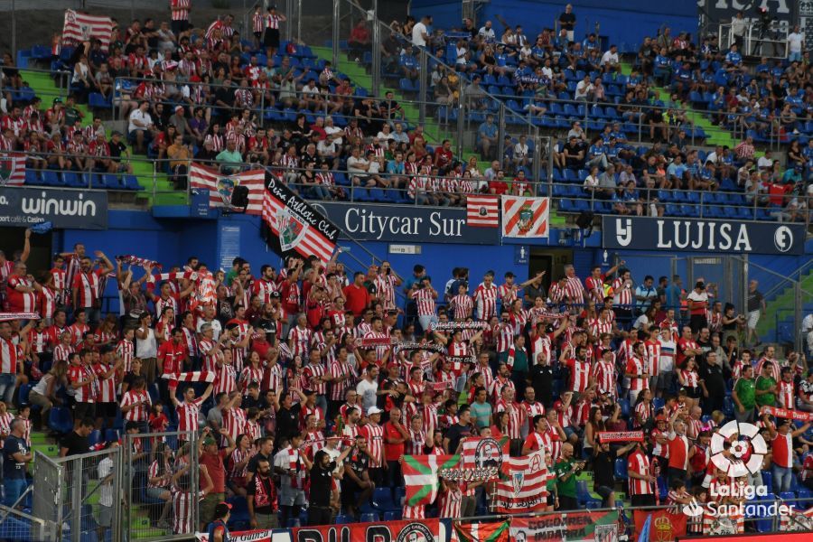  La afición del Athletic Club invadió pacíficamente el Coliseum.