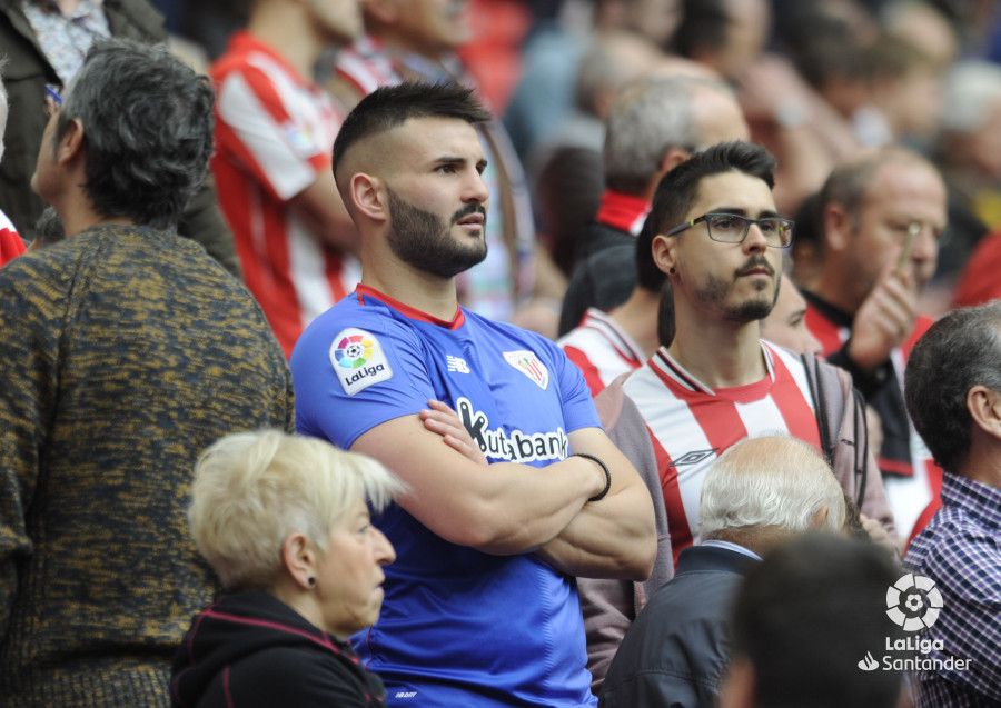  Los aficionados de ambos equipos compartieron con buen rollo la jornada en San Mamés.