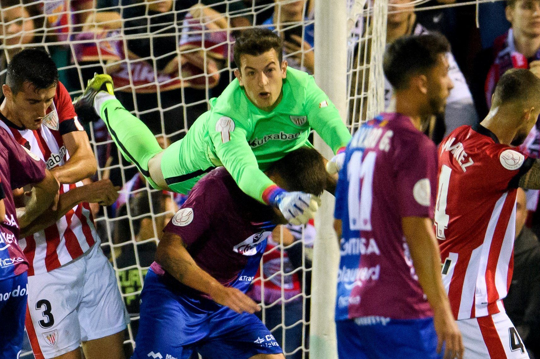  Vuelo de Julen Agirrezabala en la Copa 2022-23 ante el Alzira.
