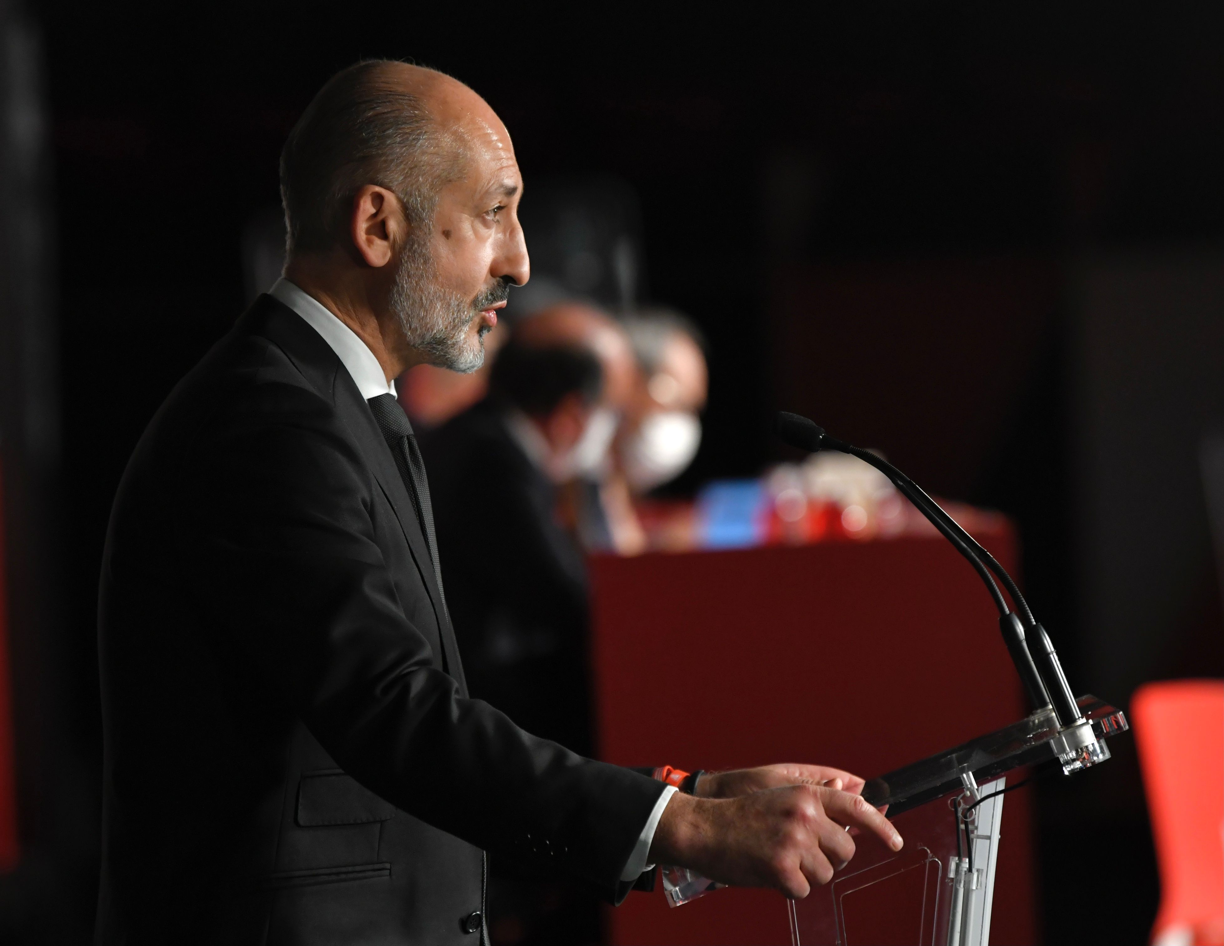 Aitor Elizegi ante la Asamblea General Extraordinaria del Athletic Club.
