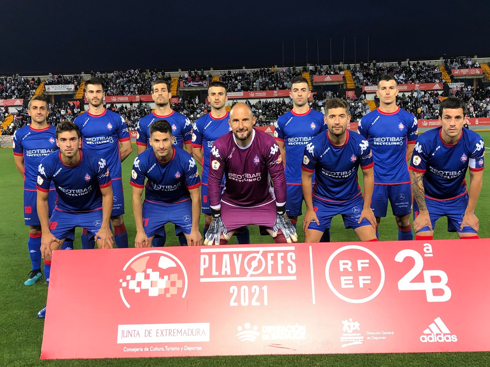 El once de la SD Amorebieta en la final ante el Badajoz por el ascenso a Segunda división.