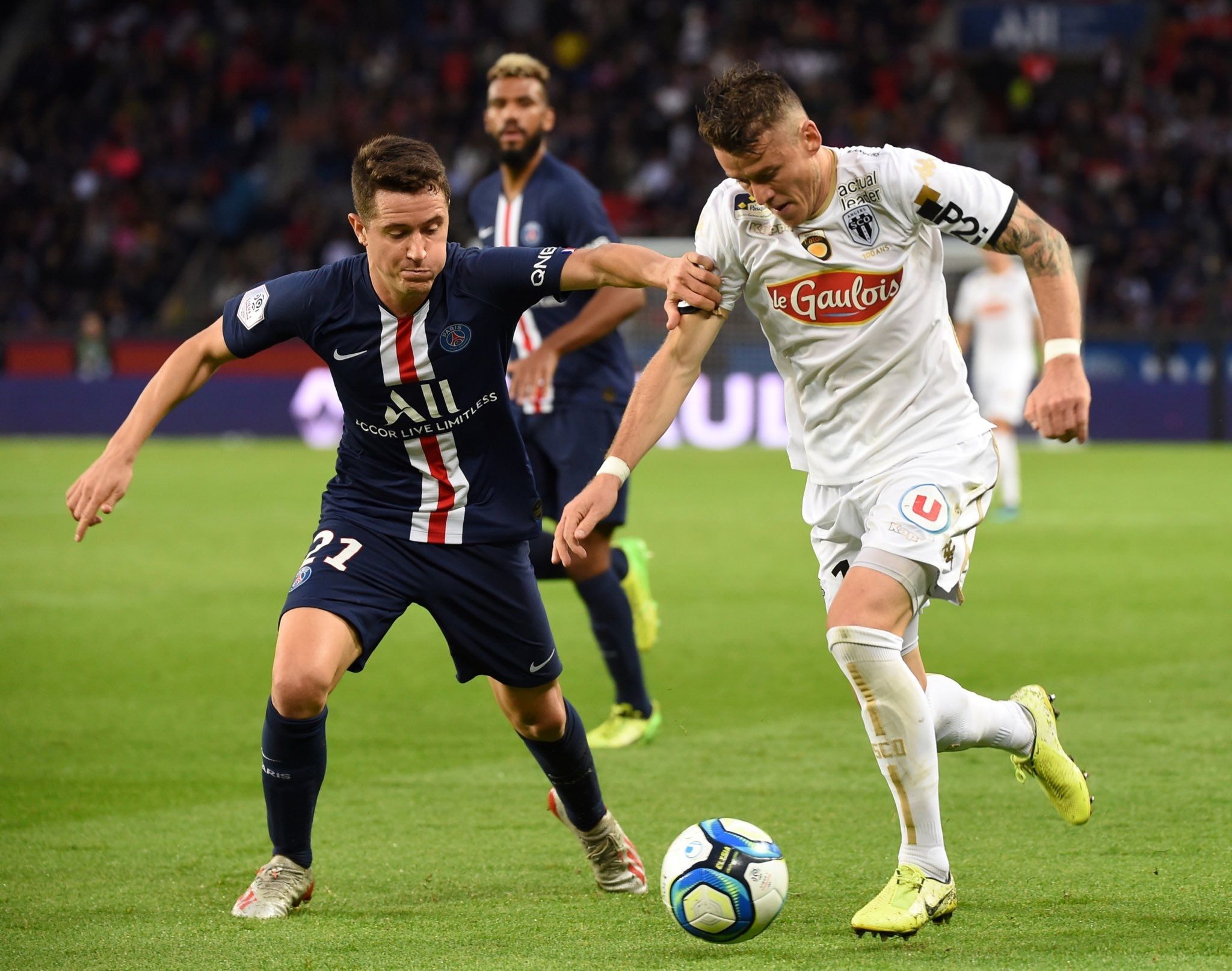  Ander Herrera brilló en la victoria ante el Angers jugando como lateral derecho.