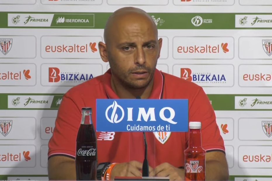 Ángel Villacampa, entrenador del Athletic Club femenino, en rueda de prensa.
