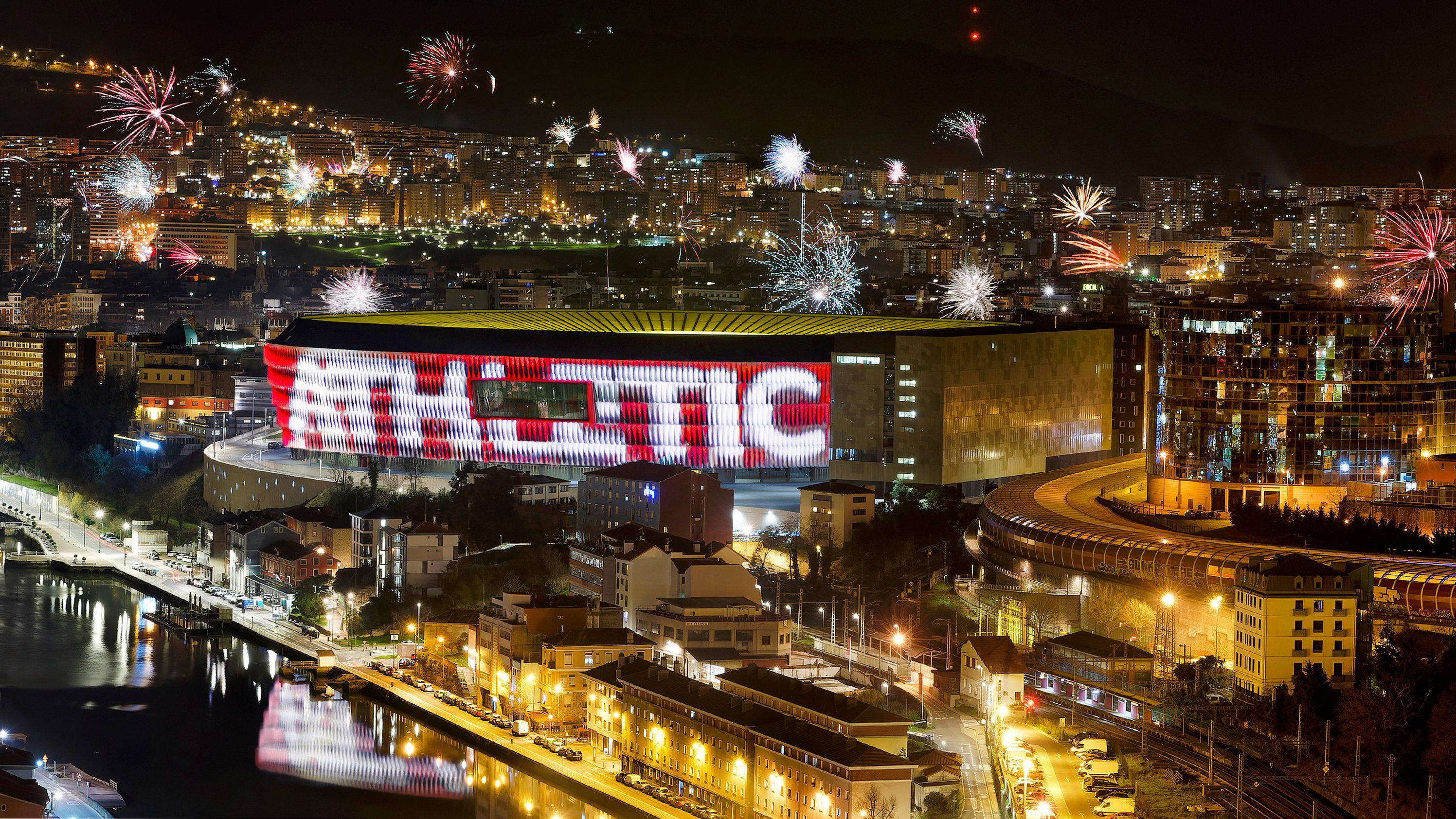  San Mamés ilumina la Nochevieja de 2022 y saluda al año 2023.