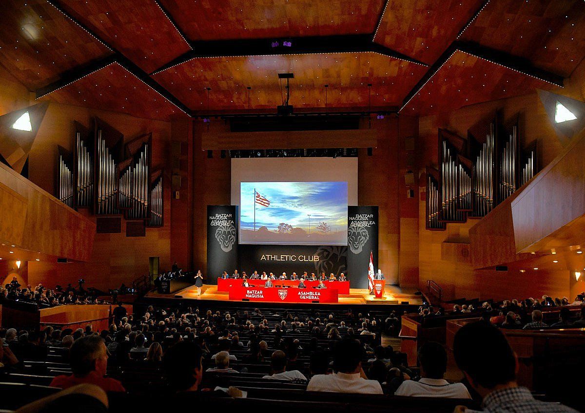  Asamblea General del Athletic Club celebrada en el Palacio Euskalduna.