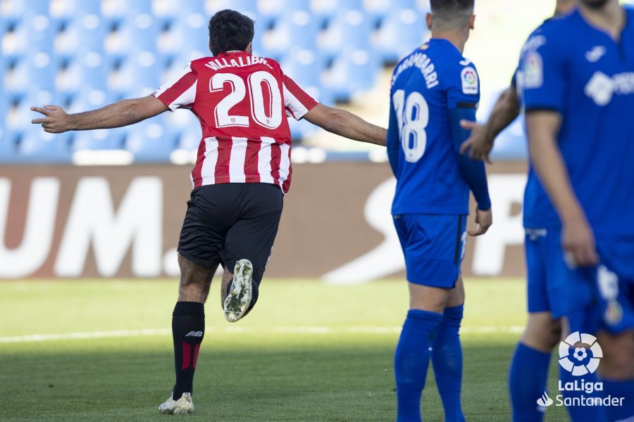 El 'Búfalo', Asier Villalibre, celebra su gol al Getafe en el Coliseum.