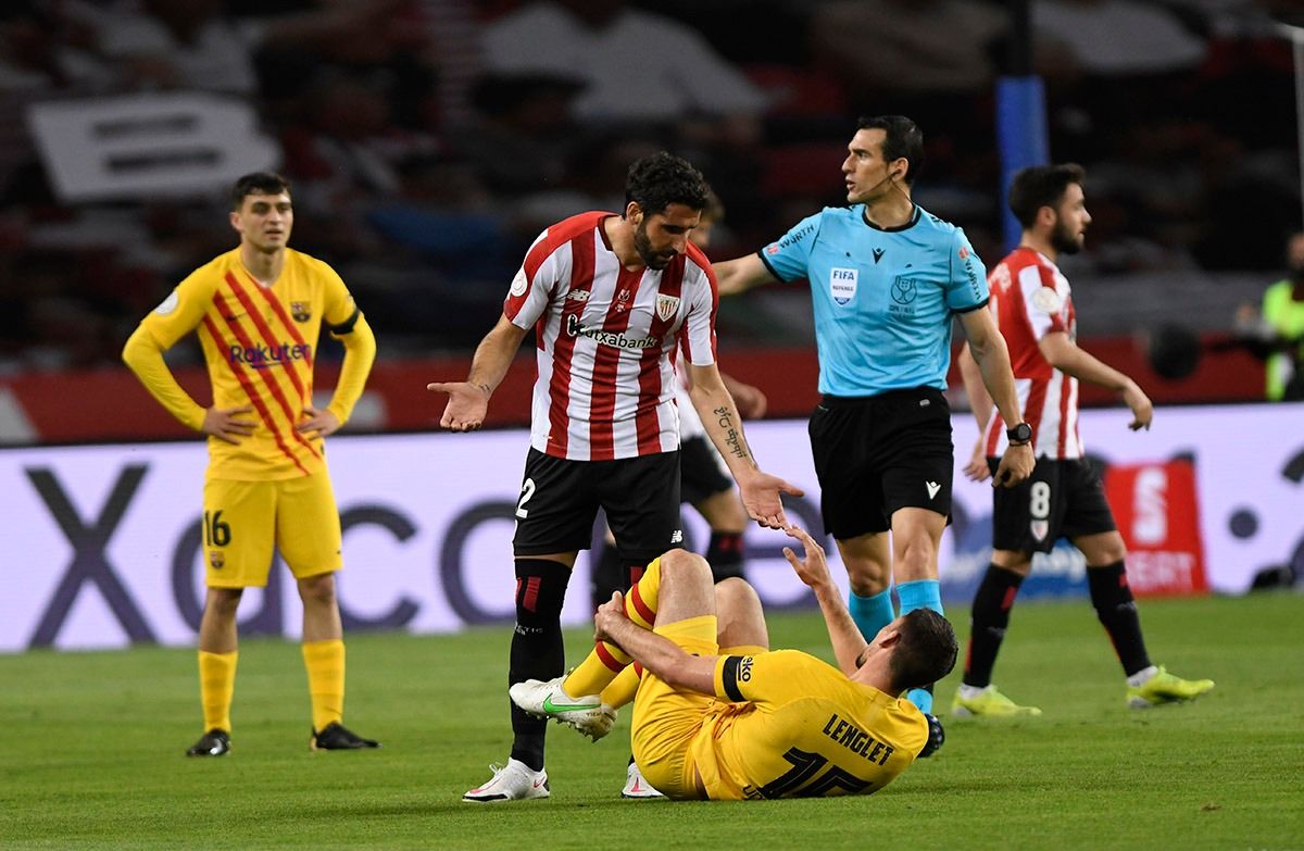 Raúl García durante la final de Copa del Rey ante el FC Barcelona.