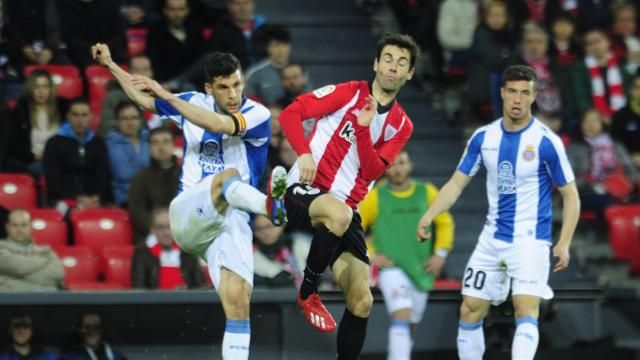 Markel Susaeta en un duelo ante el Espanyol en La Catedral
