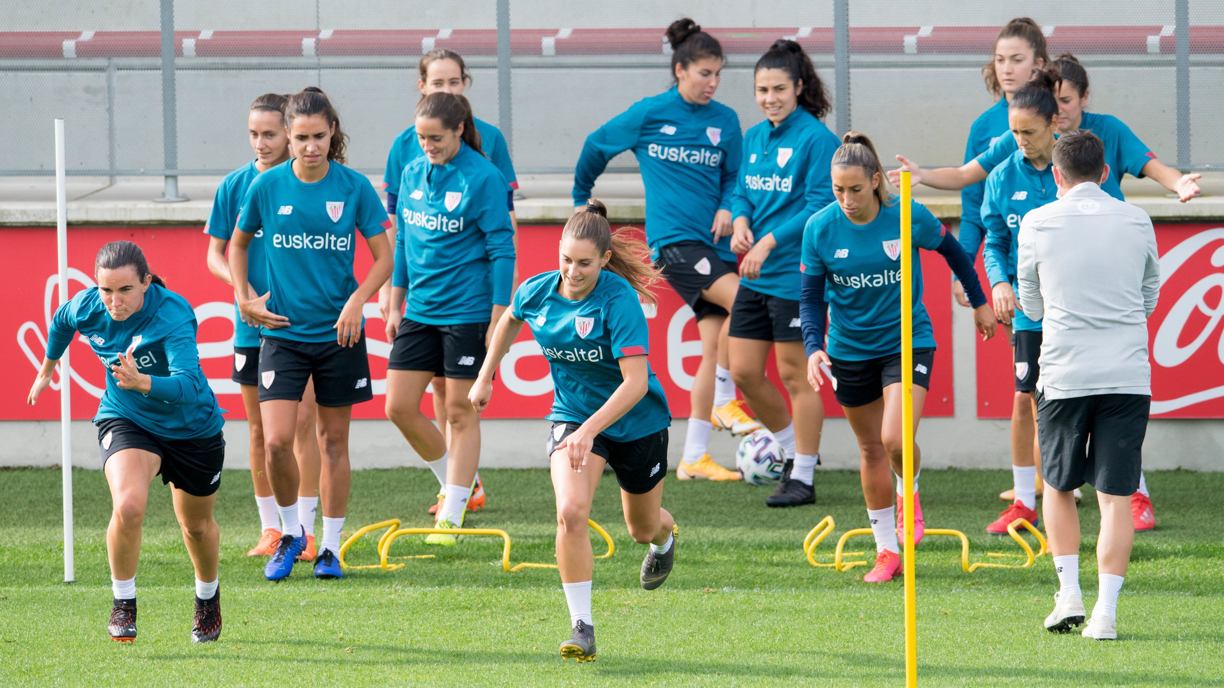 Entrenamiento del Athletic Femenino antes de la Copa en Lezama.