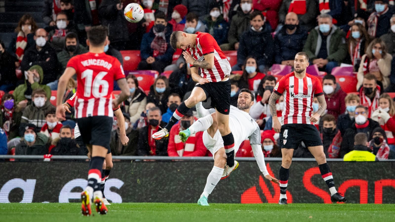  Oihan Sancet durante el encuentro ante el Granada en San Mamés.