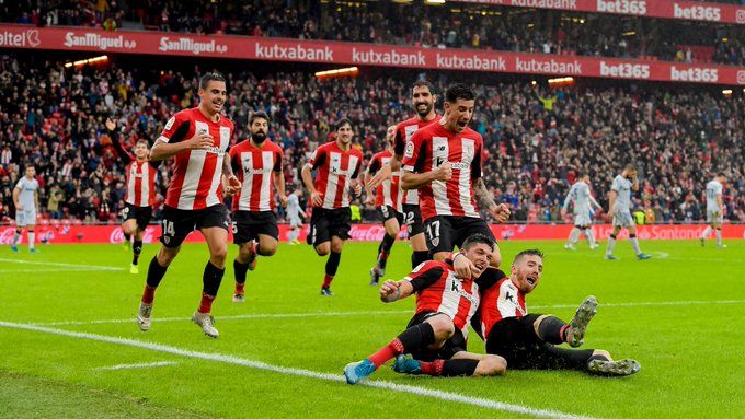 Los leones celebran el gol de Ander Capa que ponía el 2-1 en el marcador.