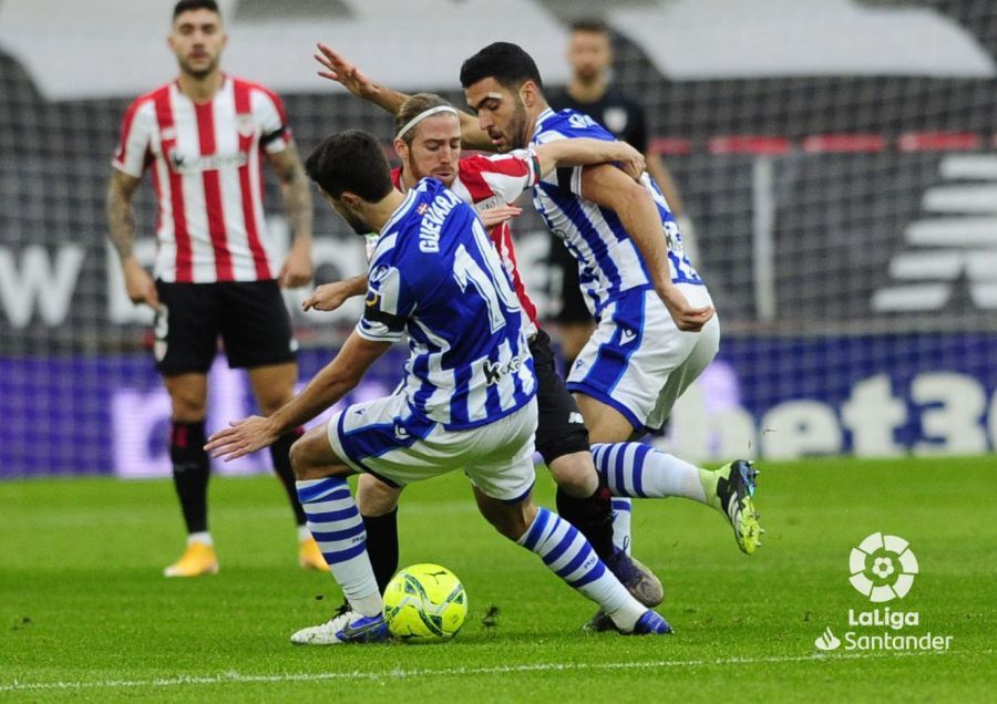  Iker Muniain caracolea durante el Athletic-Real Sociedad de San Mamés