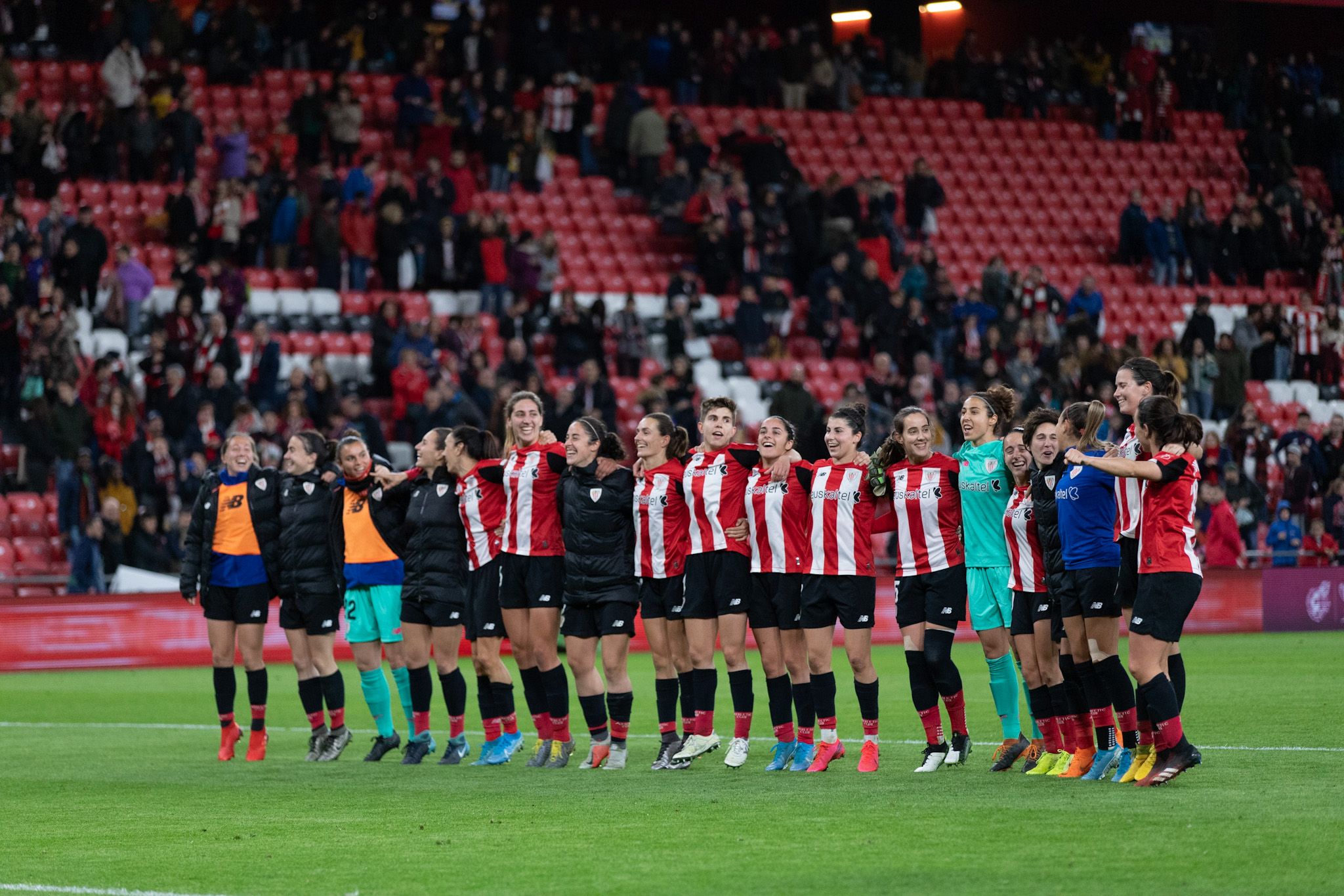  Las leonas celebran el pase a las semifinales de la Copa de la Reina.
