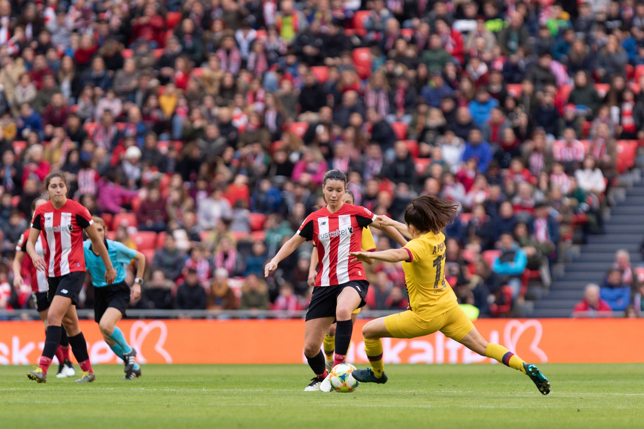  El Athletic Femenino de Damaris firmó una actuación muy seria frente al FC Barcelona.