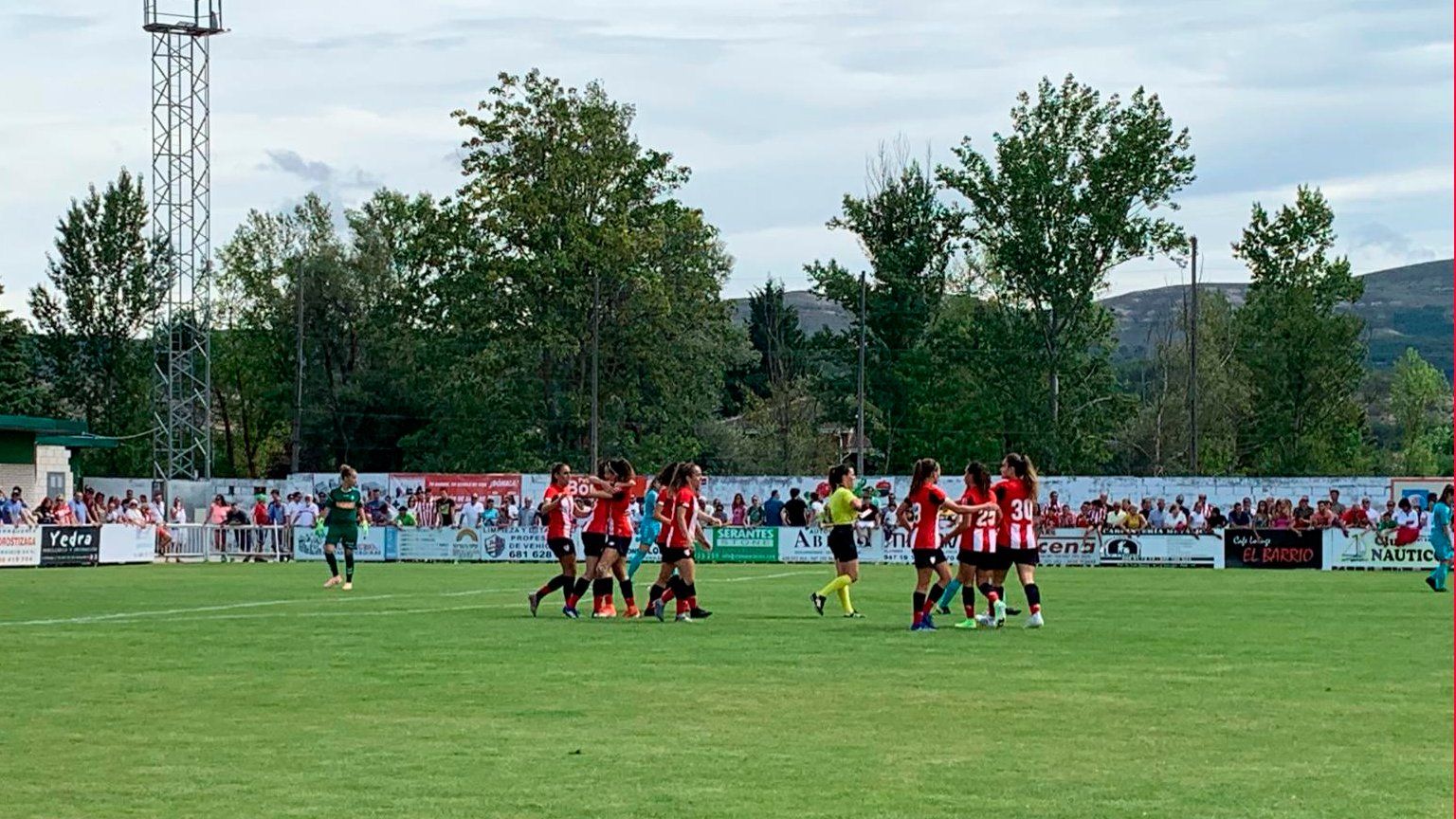  Las jugadoras del Athletic celebran un gol.