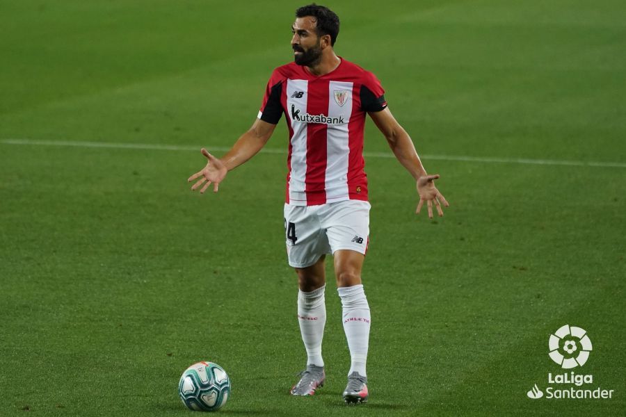 Balenziaga, con el balón en los pies durante un Barça-Athletic.