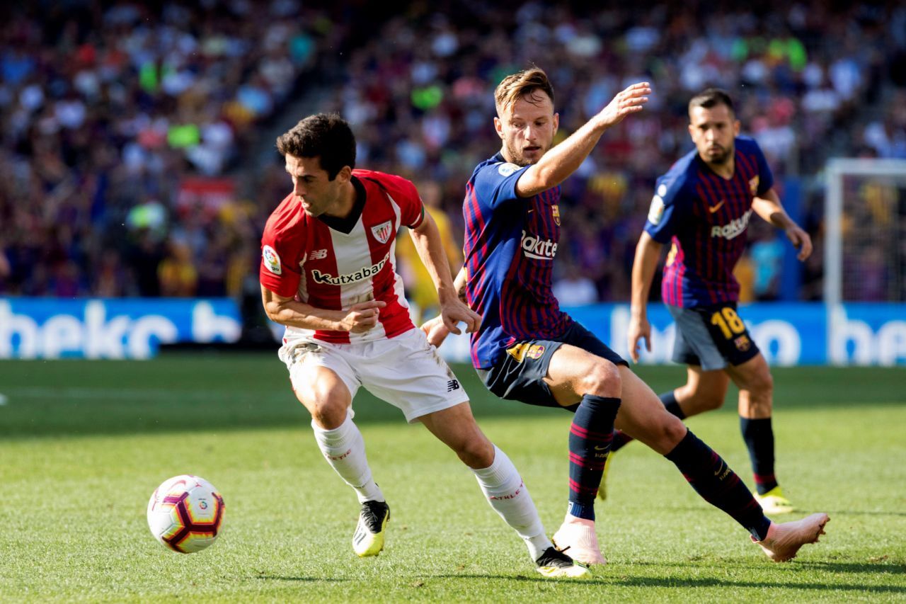  Markel Susaeta regatea a Ivan Rakitic.
