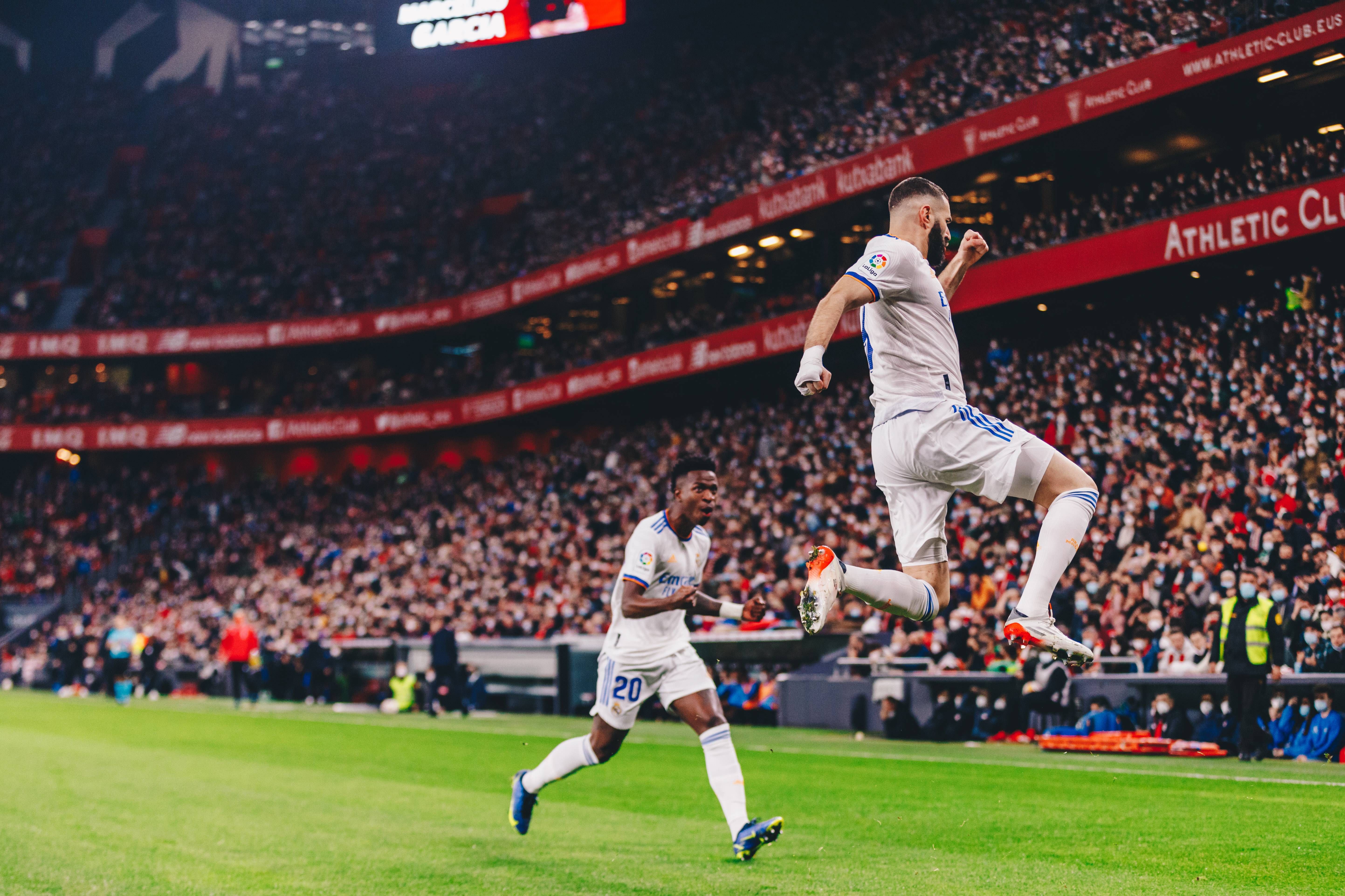  Karim Benzema celebra su primer gol al Athletic.