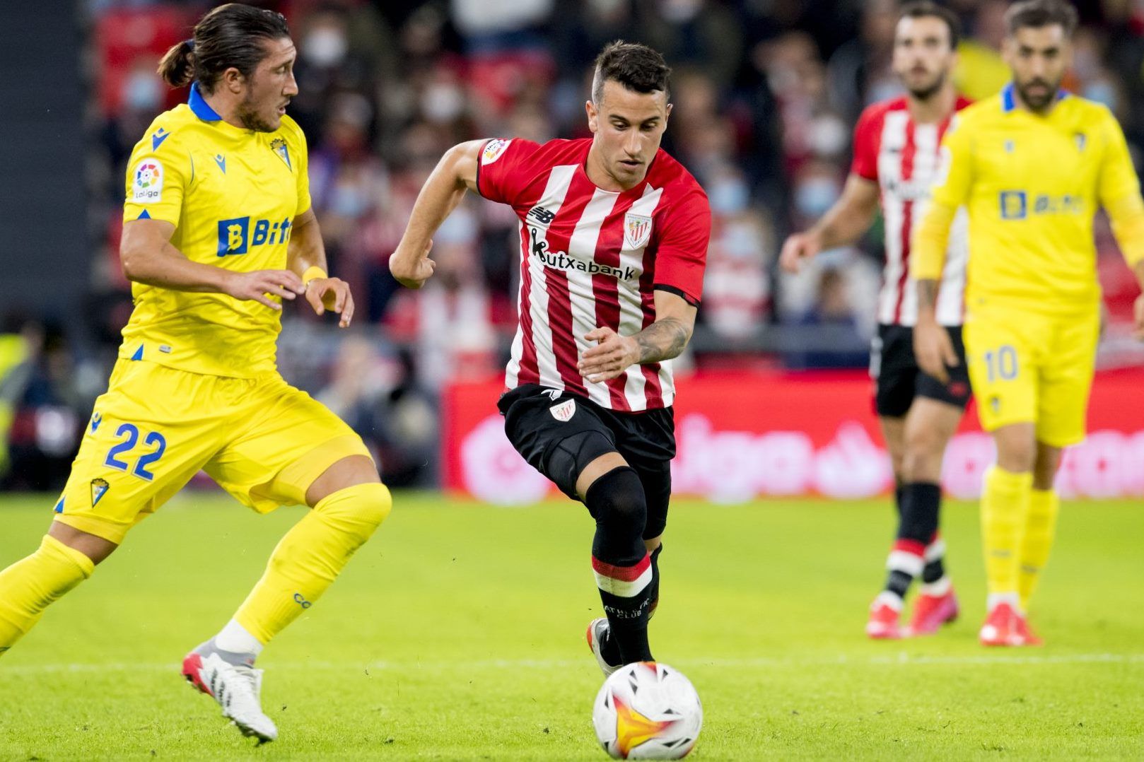  Alex Berenguer, en el partido del pasado año ante el Cádiz en San Mamés.