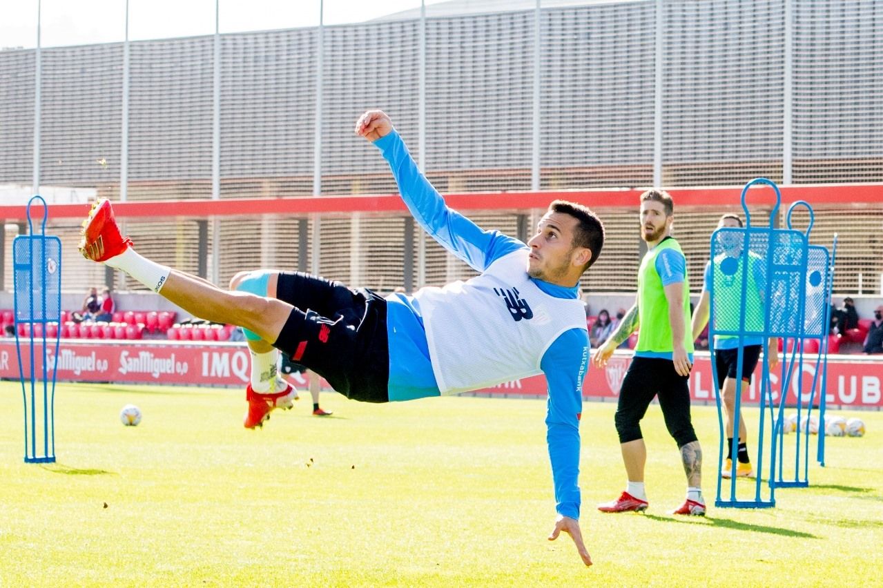  Vuelo del navarro Álex Berenguer en Lezama.