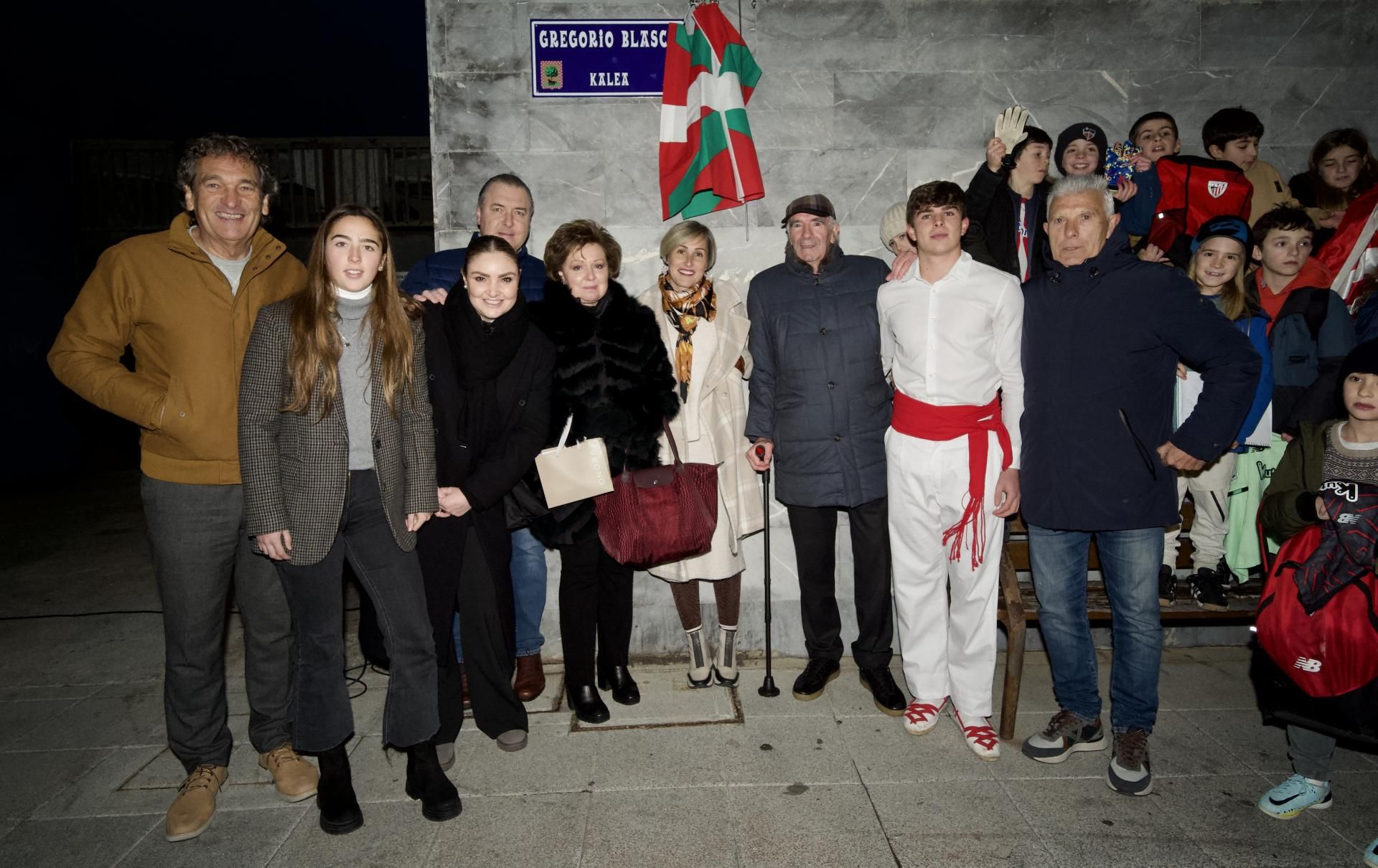  Inauguración de la Calle del portero Gregorio Blasco en Mundaka con Iribar, Zaldua, Ispizua o Agirreoa.