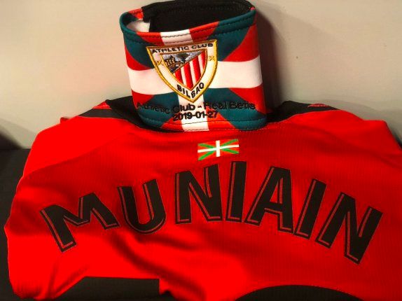 Brazalete de capitán personalizado para el encuentro entre el Athletic Club y el Betis.