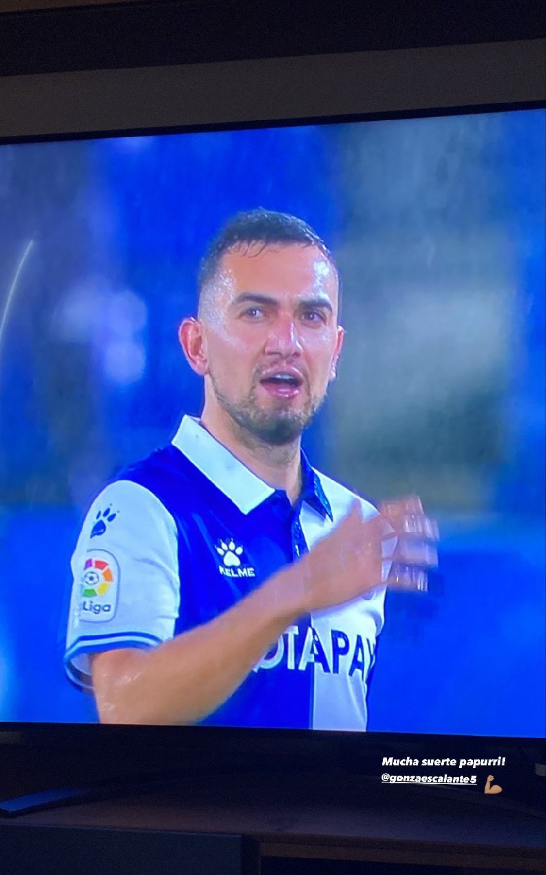  Capa le desea suerte a Escalante.