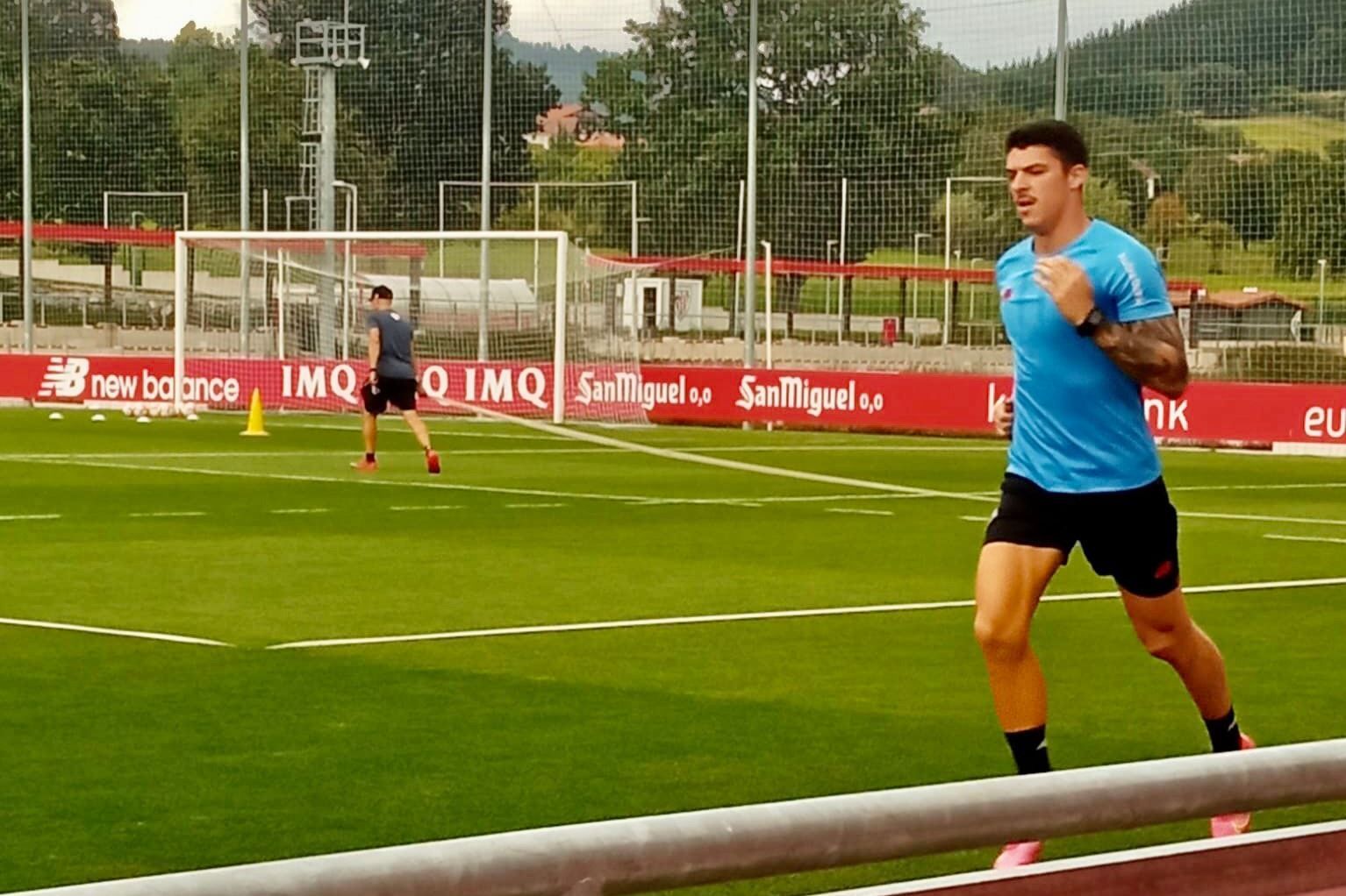 El lateral derecho Ander Capa ya salió a correr este martes por Lezama.