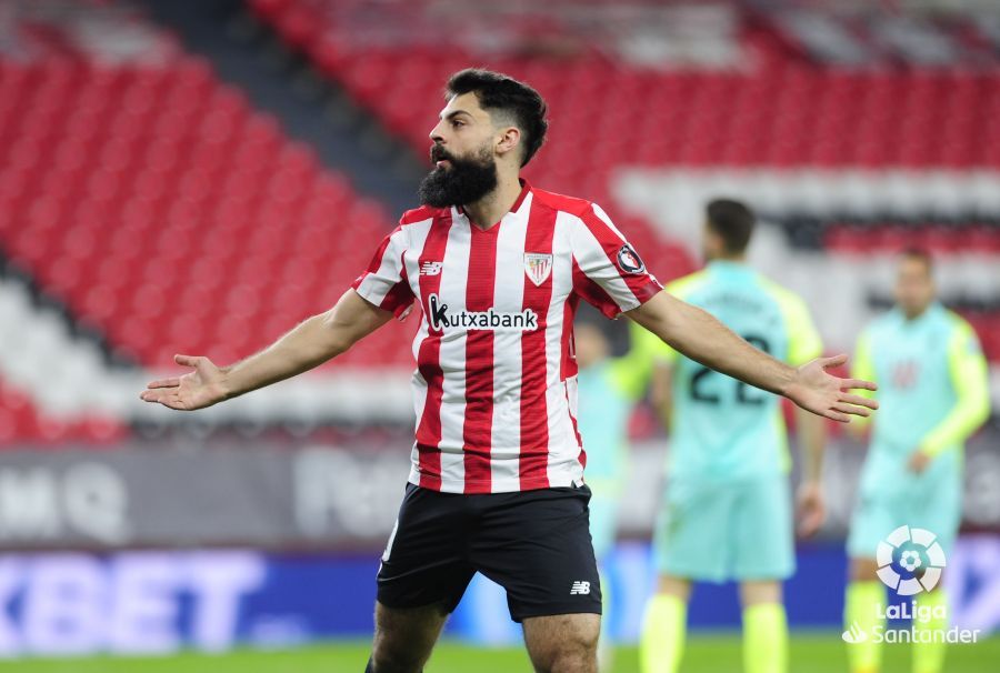 El 'Búfalo' Asier Villalibre será baja frente al Granada este viernes en San Mamés.