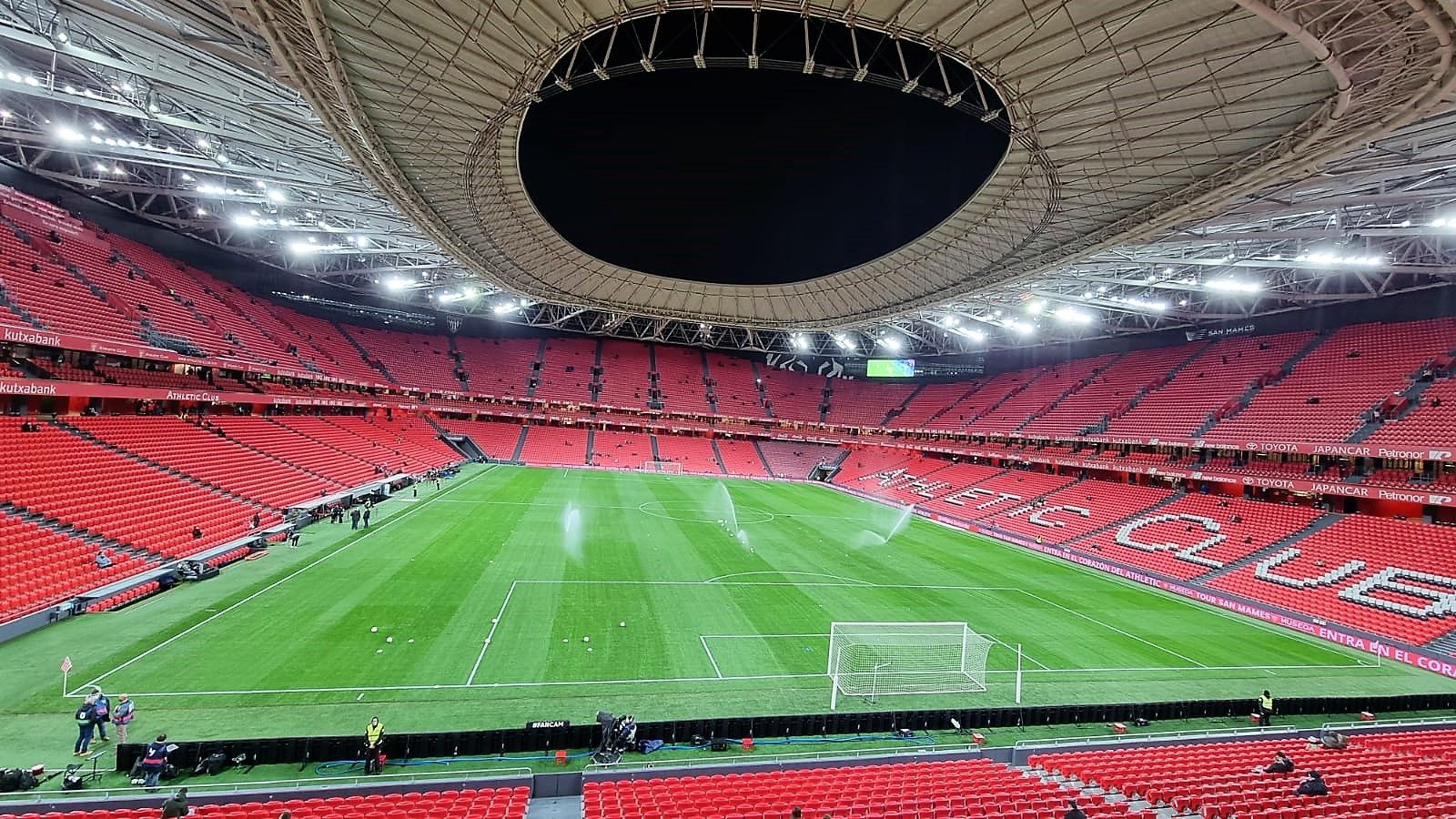  El estado del nuevo césped de San Mamés antes del partido del Athletic Club ante el Granada CF.
