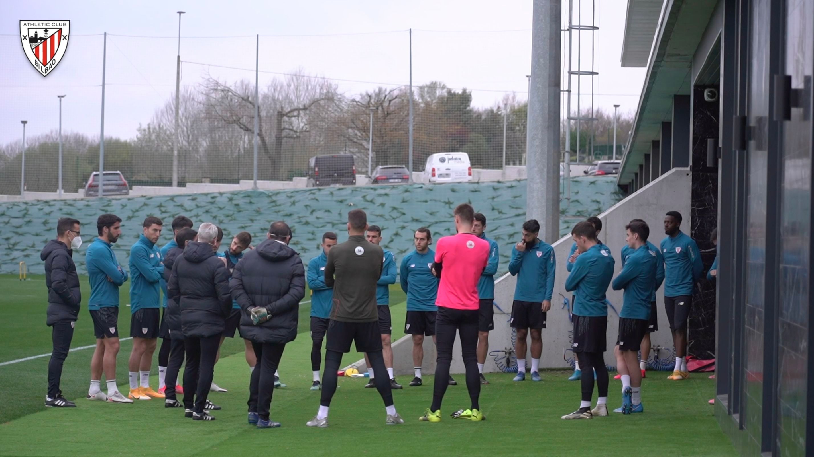  Charla de Marcelino previa al entrenamiento.