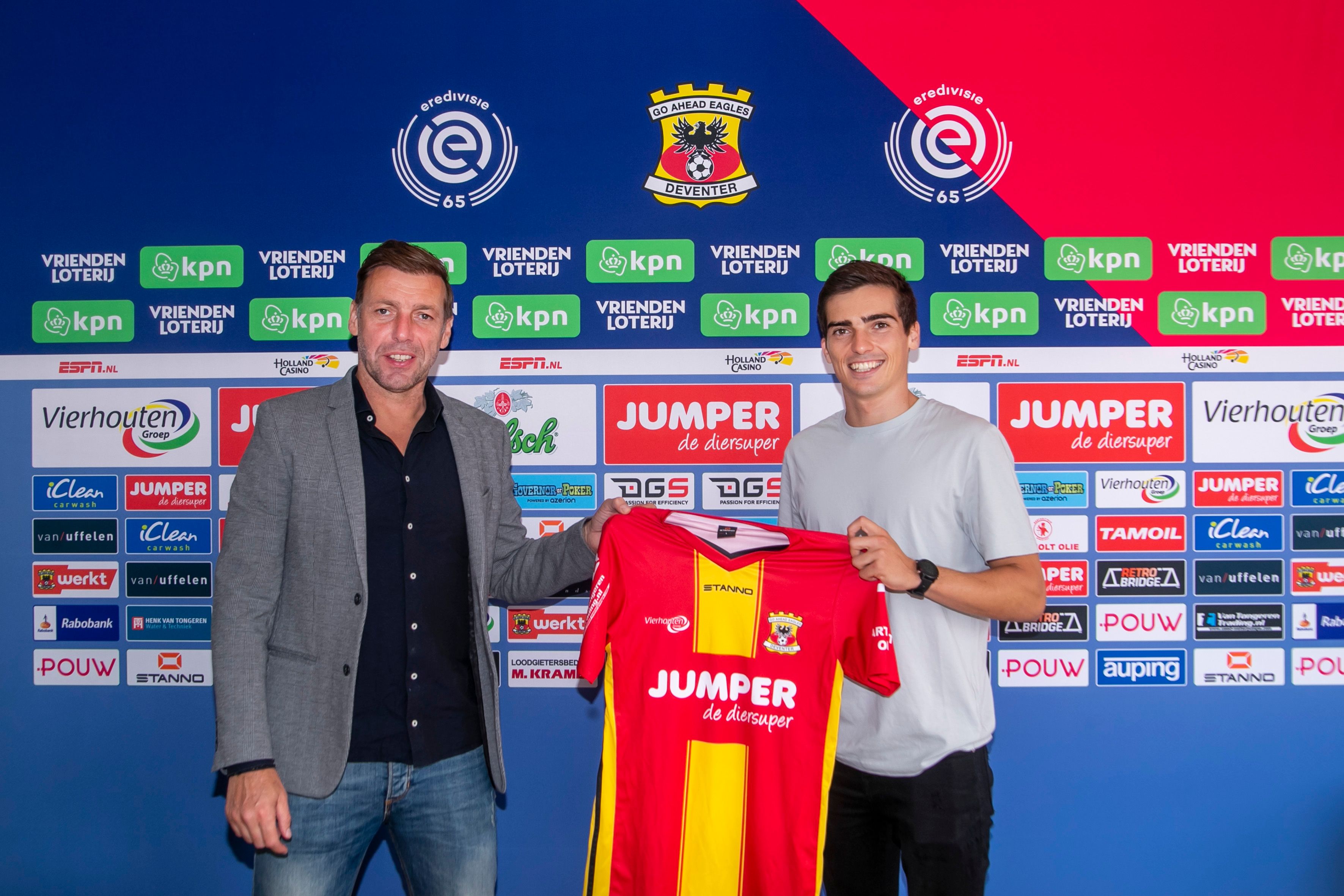  Iñigo Córdoba ya es un miembro del Go Ahead Eagles de Países Bajos.