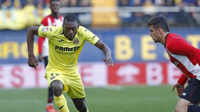 Ekambi encara a Dani garcía en La Cerámica (Foto; LaLiga).