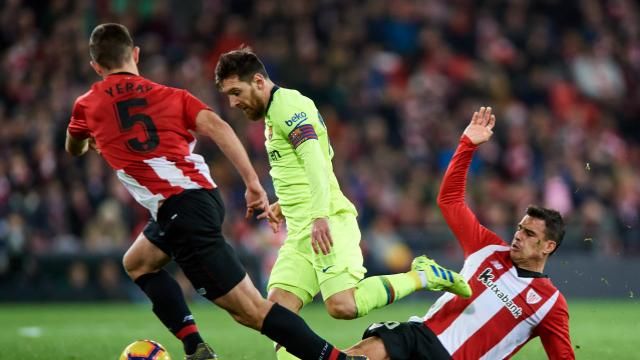 Mmomento en el cual Dani García derriba a Messi y es sancionado