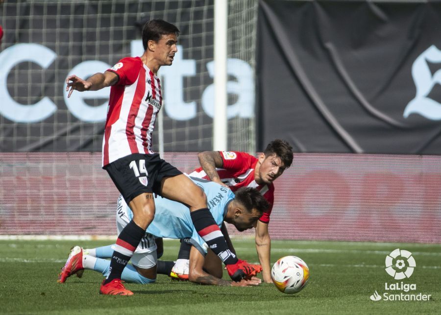  Dani García y Vencedor, durante un lance del partido ante el Celta.