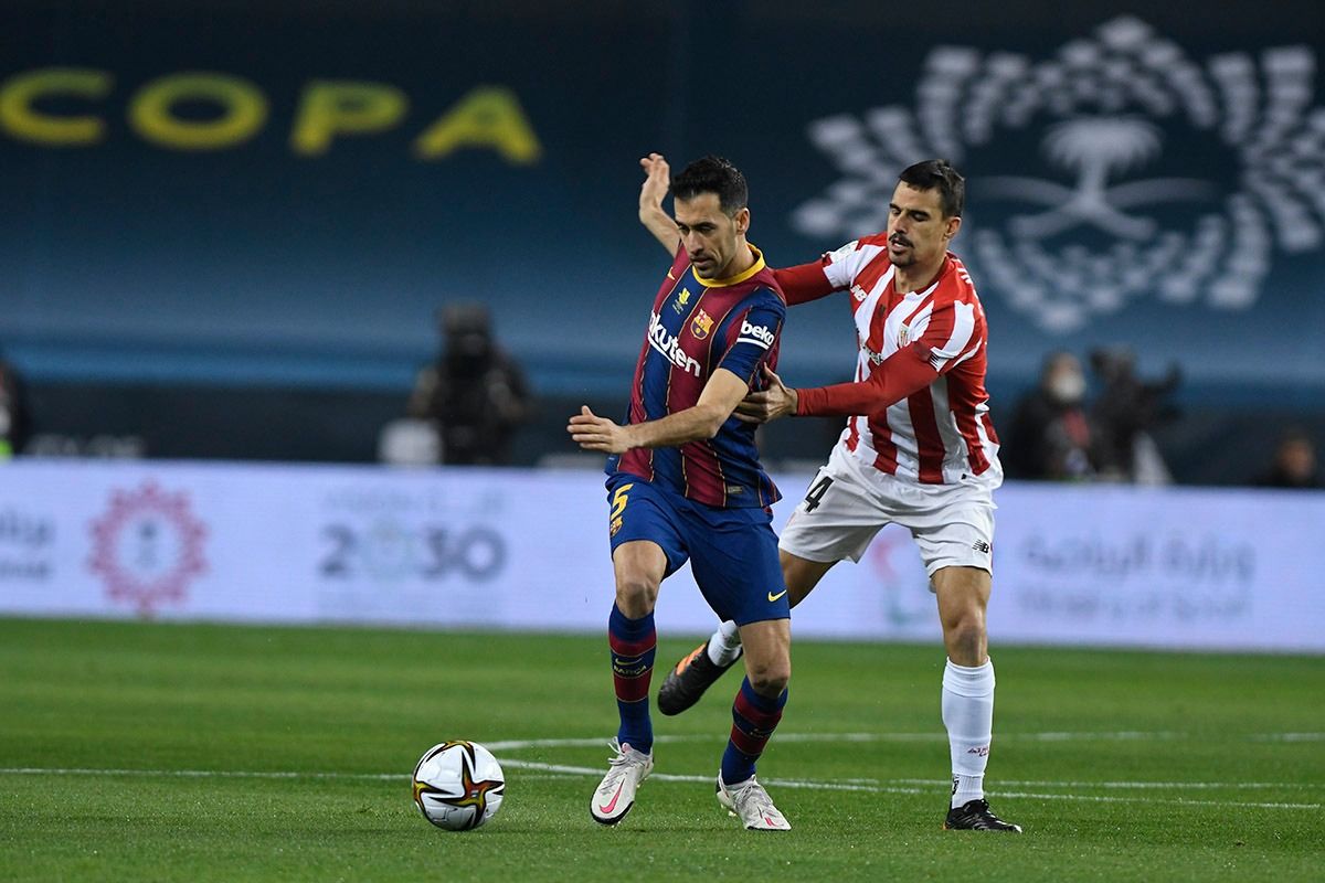 Dani García presiona a Busquets.