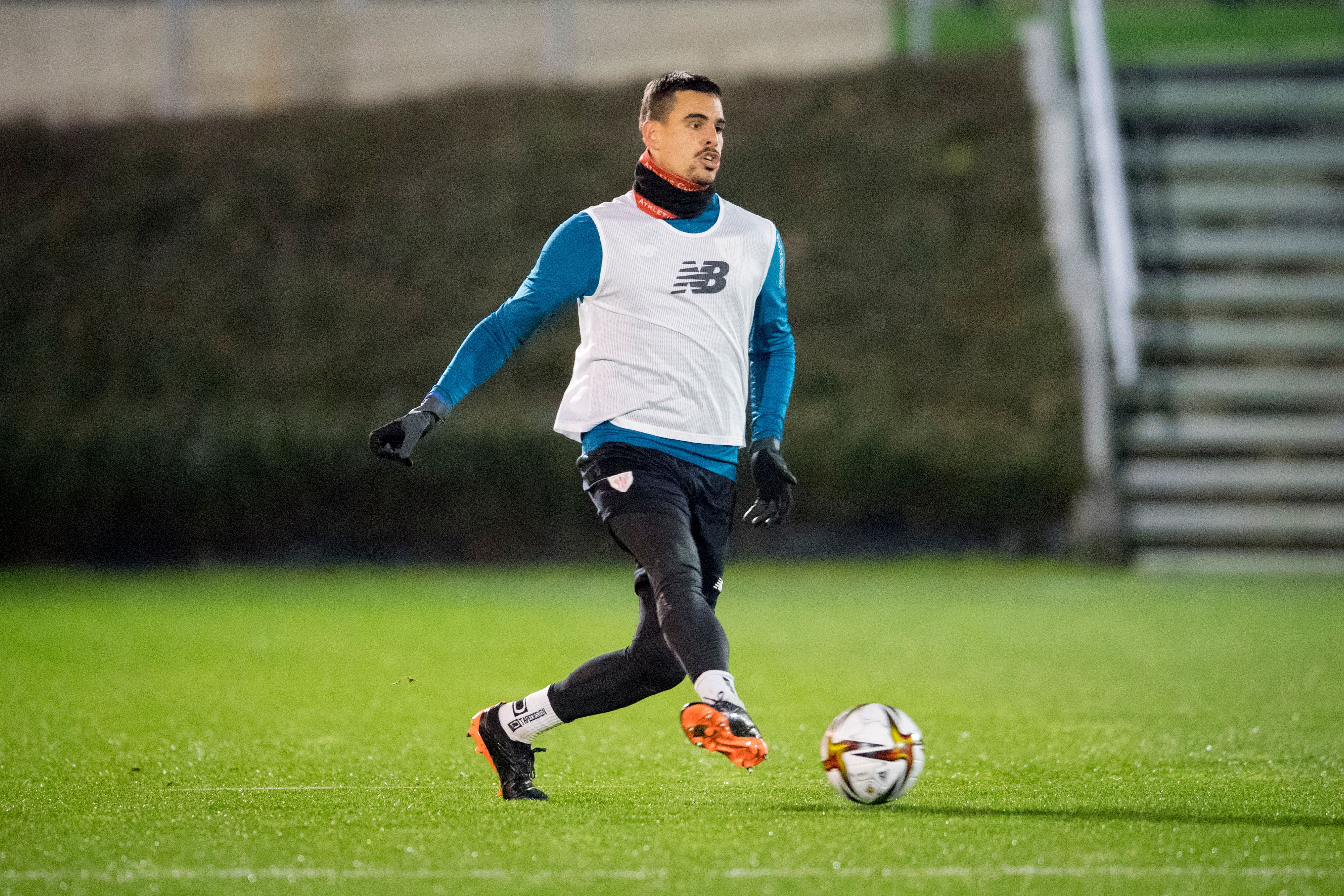 El centrocampista Dani García entrenando en Lezama.