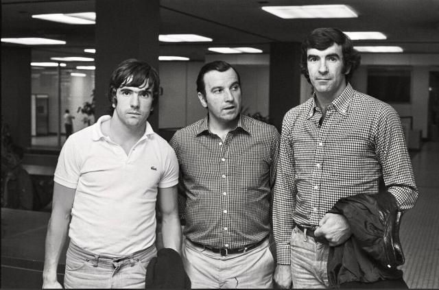 Koldo Agirre escoltado por otros dos mitos del Athletic Club, como son Dani e Iribar.