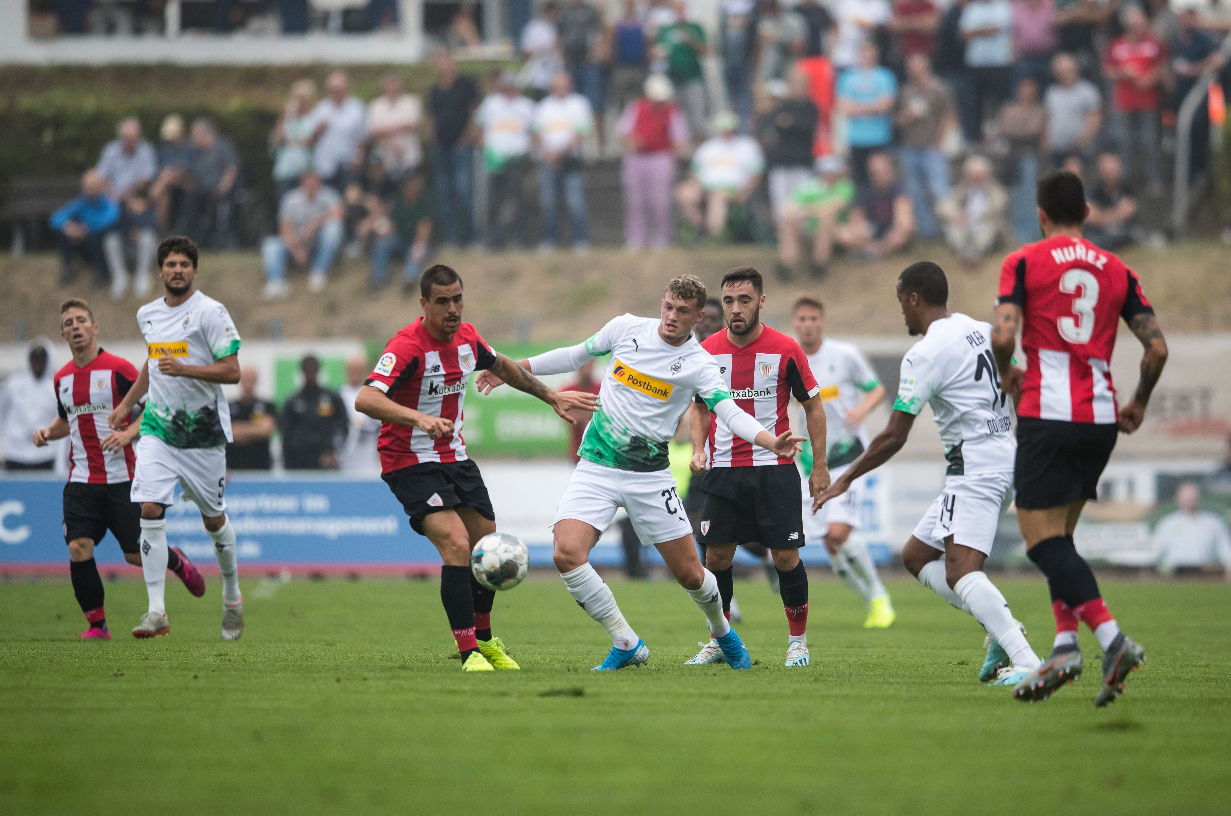  Dani García y Unai López ante el Borussia.