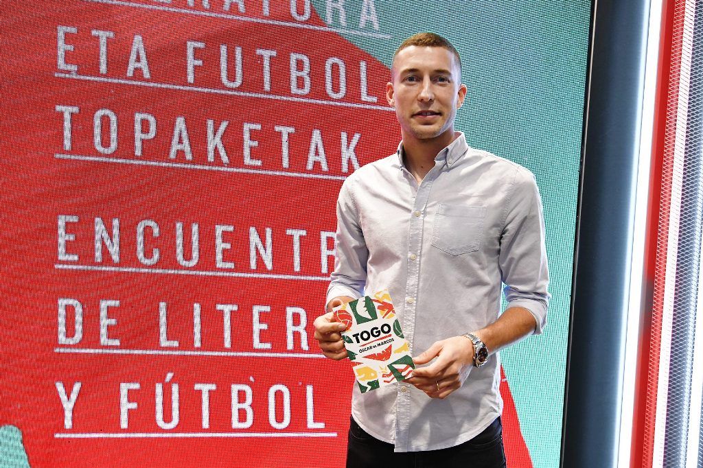  Una de las novedades en 'Letras y Fútbol' es el libro 'Togo' de Óscar de Marcos.