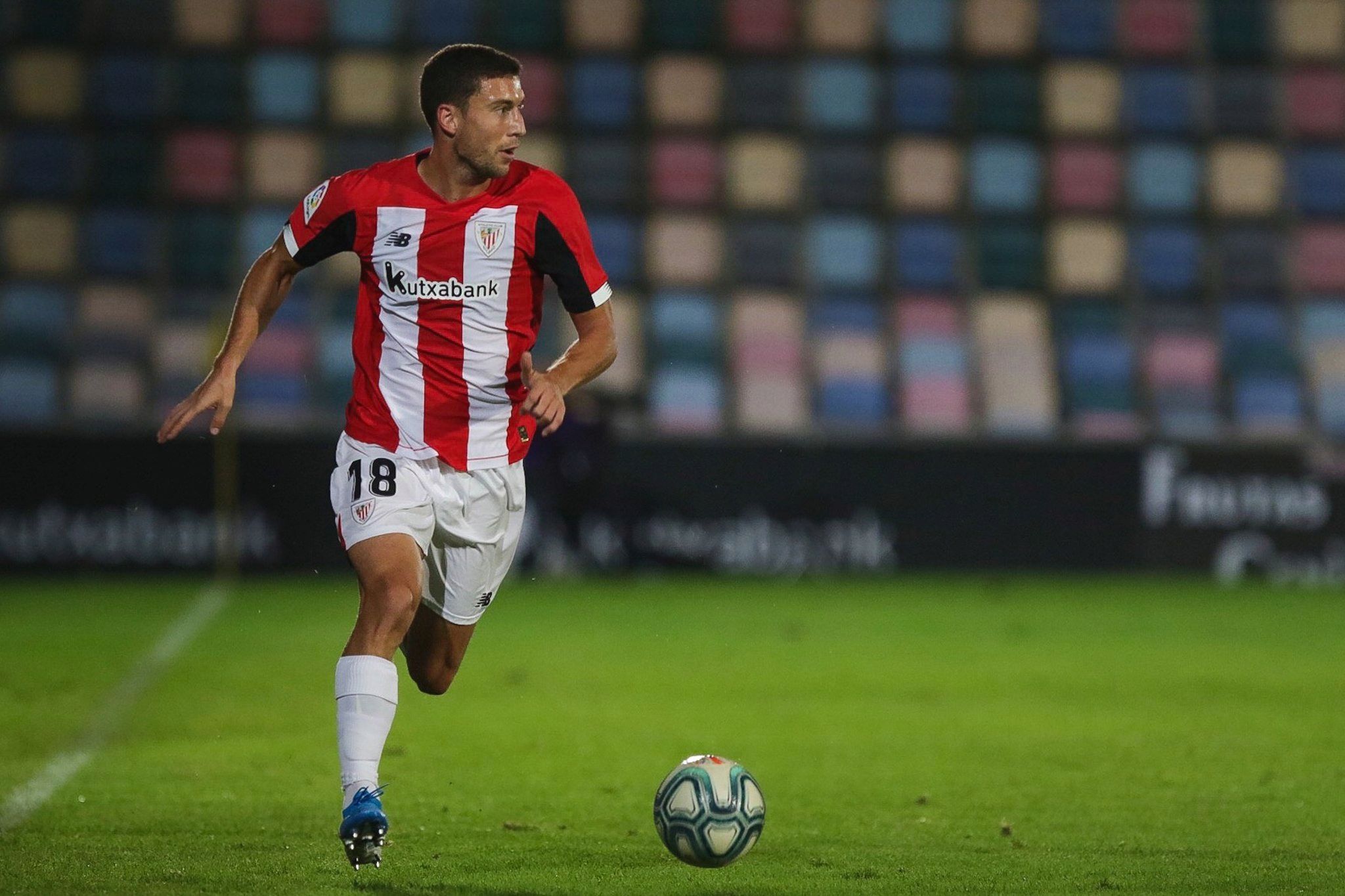  De Marcos corre la banda en un triangular de Lasesarre.