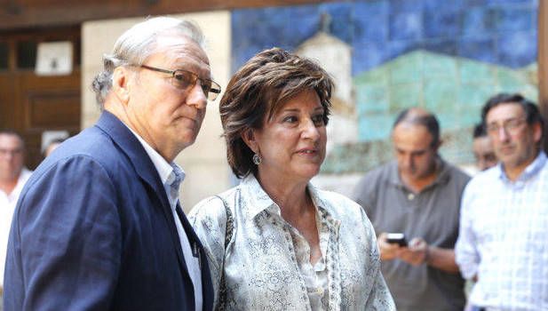  Manolo delgado Meco y Ana Urquijo, en el funeral de Koldo Agirre.