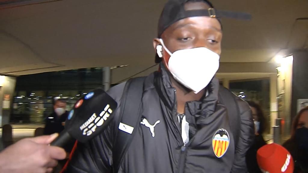  Diakhaby en el aeropuerto