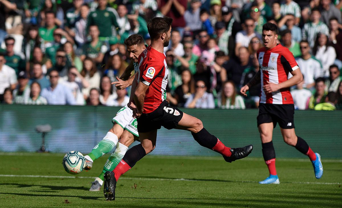 Yeray tapa el disparo de Joaquín.